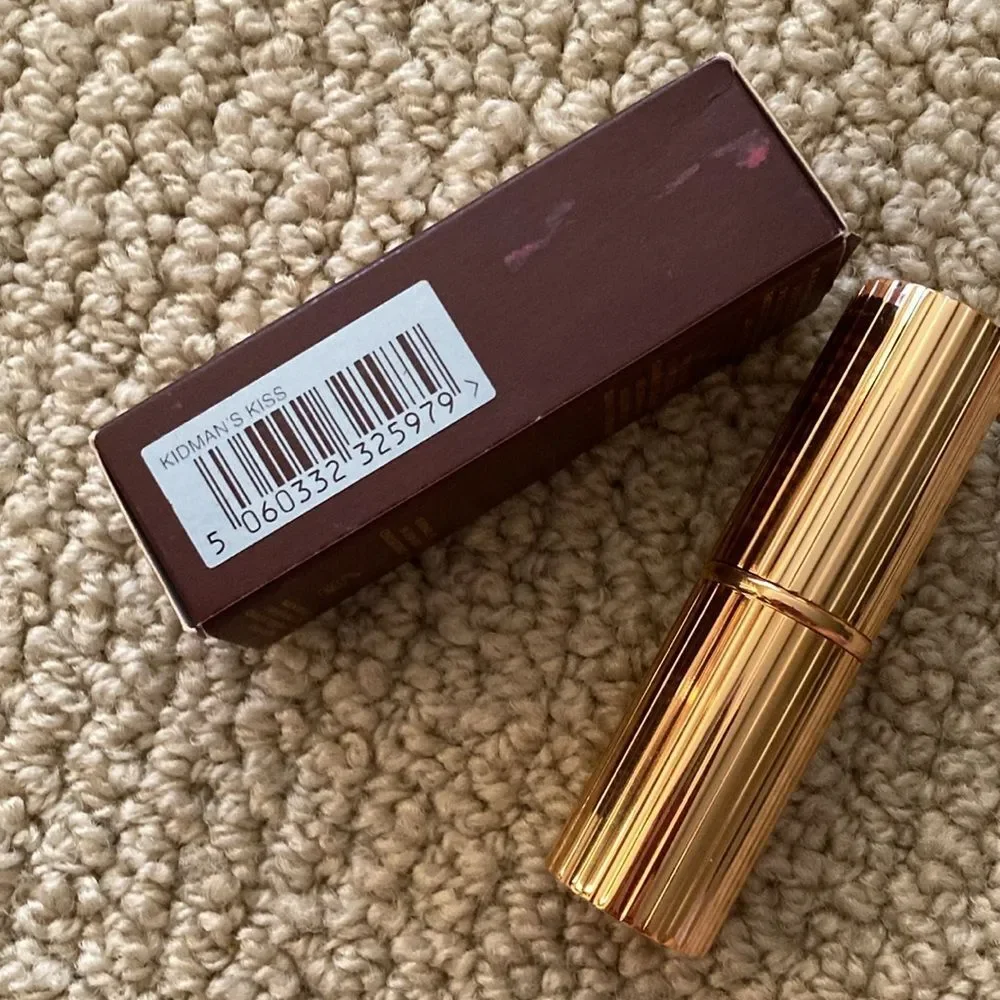Charlotte Tilbury Matte Revolution Hot Lips Kidman’s Kiss Rose Pink Lipstick
